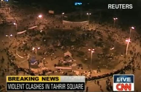 Der Tahir-Platz im Stadtzentrum Zahlreiche Journalisten sollen letzte Nacht hier vom Mob eingeschlossen worden sein. Einige berichten, wohl nur dank dem Eingreifen des Militärs nicht zu Tode geprügelt worden zu sein.