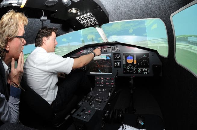 Die ersten Gäste starten im Birrfelder Simulator zu einem Rundflug um den Flughafen Zürich Kloten.