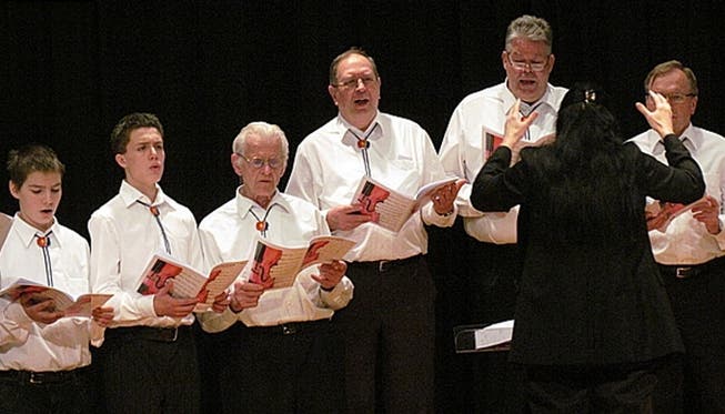 Die Mägi-Singers traten als verjüngter und damit wieder stimmkräftigerer Chor, geleitet von Christina Teller, erstmals öffentlich auf. ursula burgherr