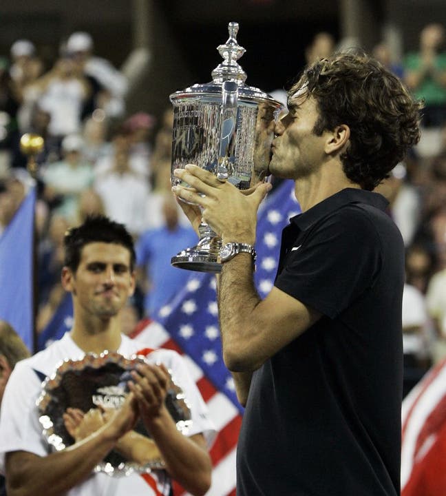  12) Novak Djokovic (Serbien) war der bessere Spieler. Dennoch gewinnt Federer die US Open 2007 mit 7:6, 7:6 und 6:4. Es ist sein vierter Titel an den US Open.