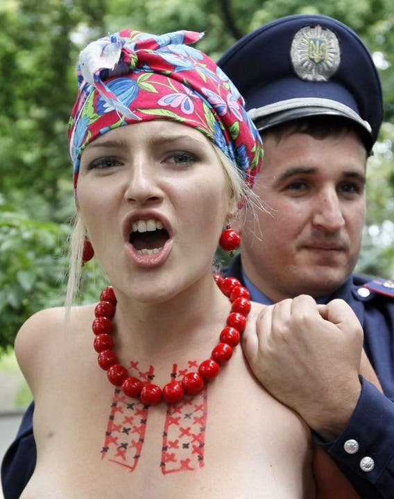 Femen-Aktivistin wird festgenommen
