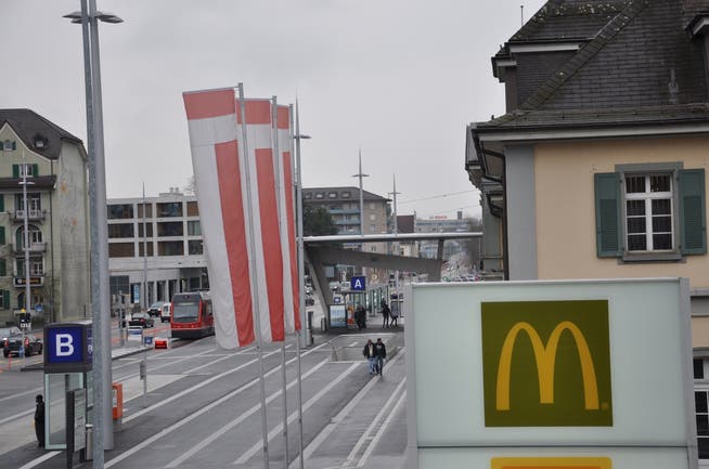 McDonald’s wappnet sich am Bahnhofplatz für alle Fälle. Fatma Kammer-Karademir McDonald’s wappnet sich am Solothurner Bahnhofplatz für alle Fälle. Fatma Kammer-Karademir