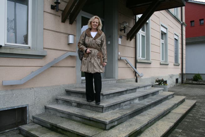 Stadträtin Regina Jäggi vor dem Gemeindehaus Aarau Rohr. kel Stadträtin Regina Jäggi vor dem Gemeindehaus Aarau Rohr. kel