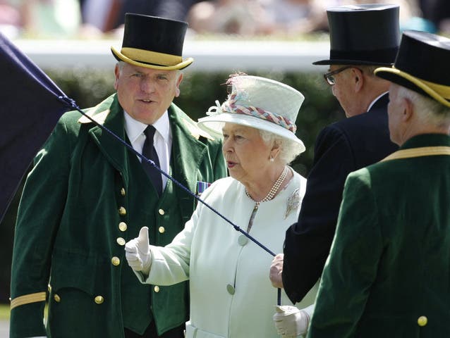 Queen Elizabeth II. an der 300. Ausgabe des Pferderennen in Ascot