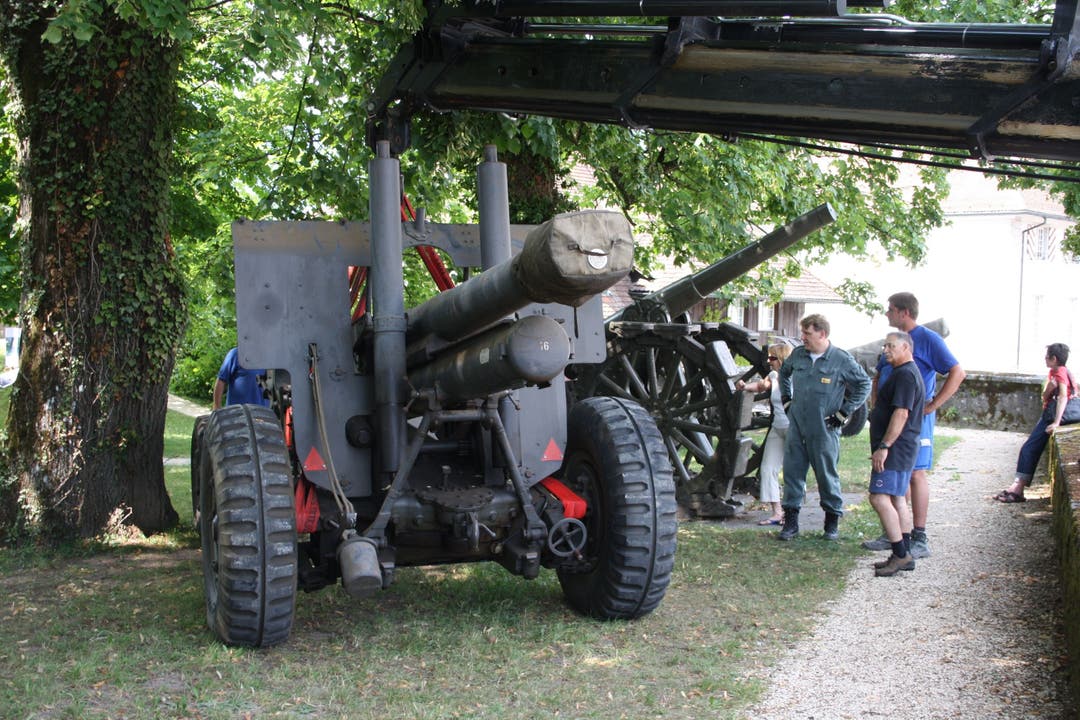 Artillerieverein Solothurn und Umgebung die 150 mm Haubitze ist positioniert