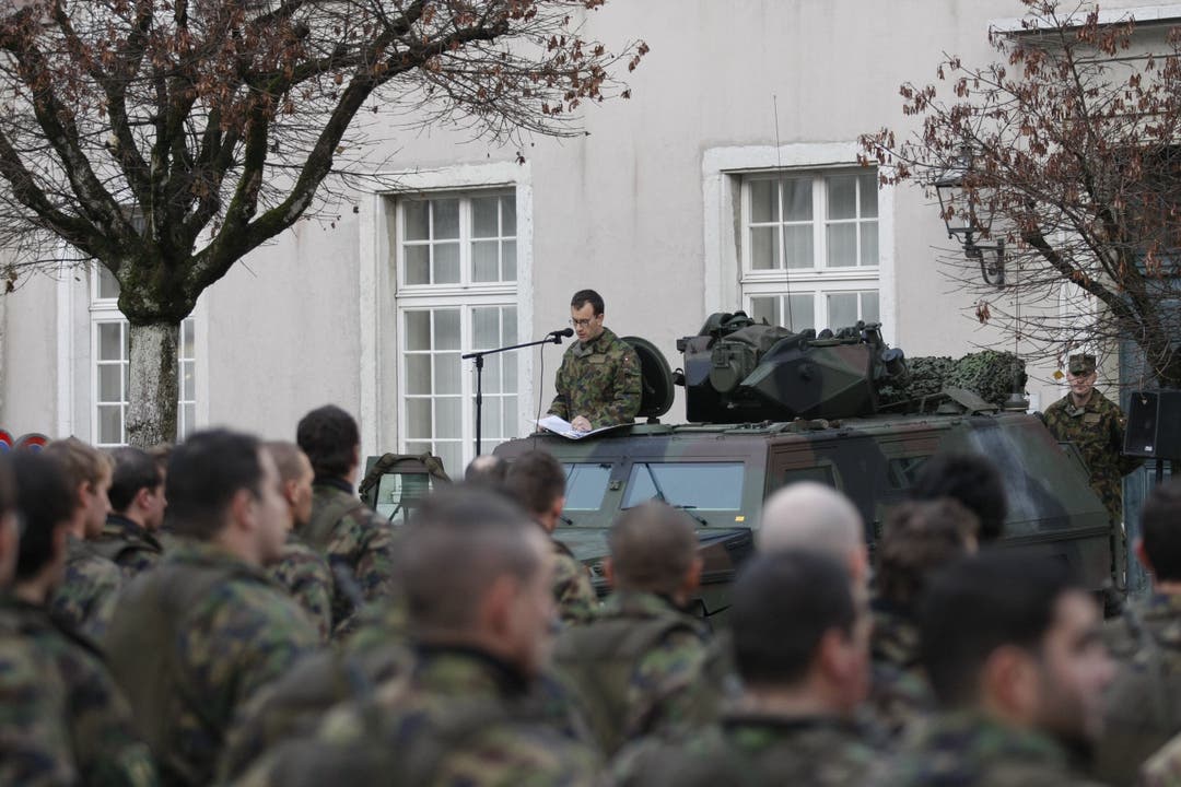 Oberstleutnant Frédéric Moor spricht vor den Soldaten