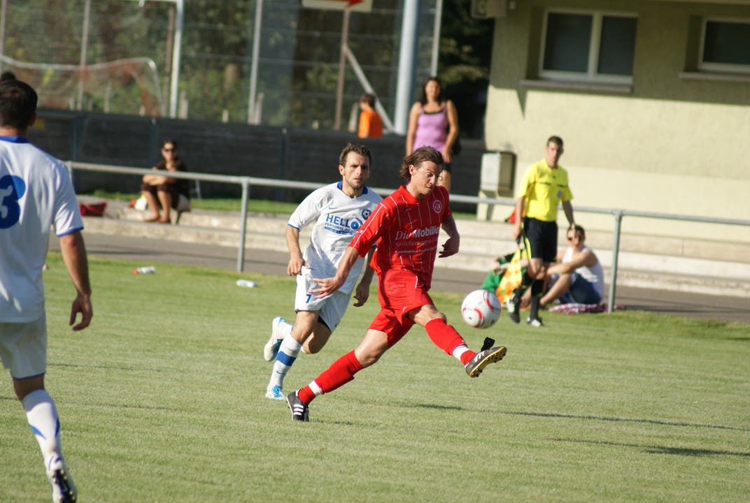 Ersten Auftritt des FC Dietikon in der 2. Liga Inter Stefan Kohler trickreich beim 6:1 des FC Dietikon gegen Kosova in der 2. Liga interregional