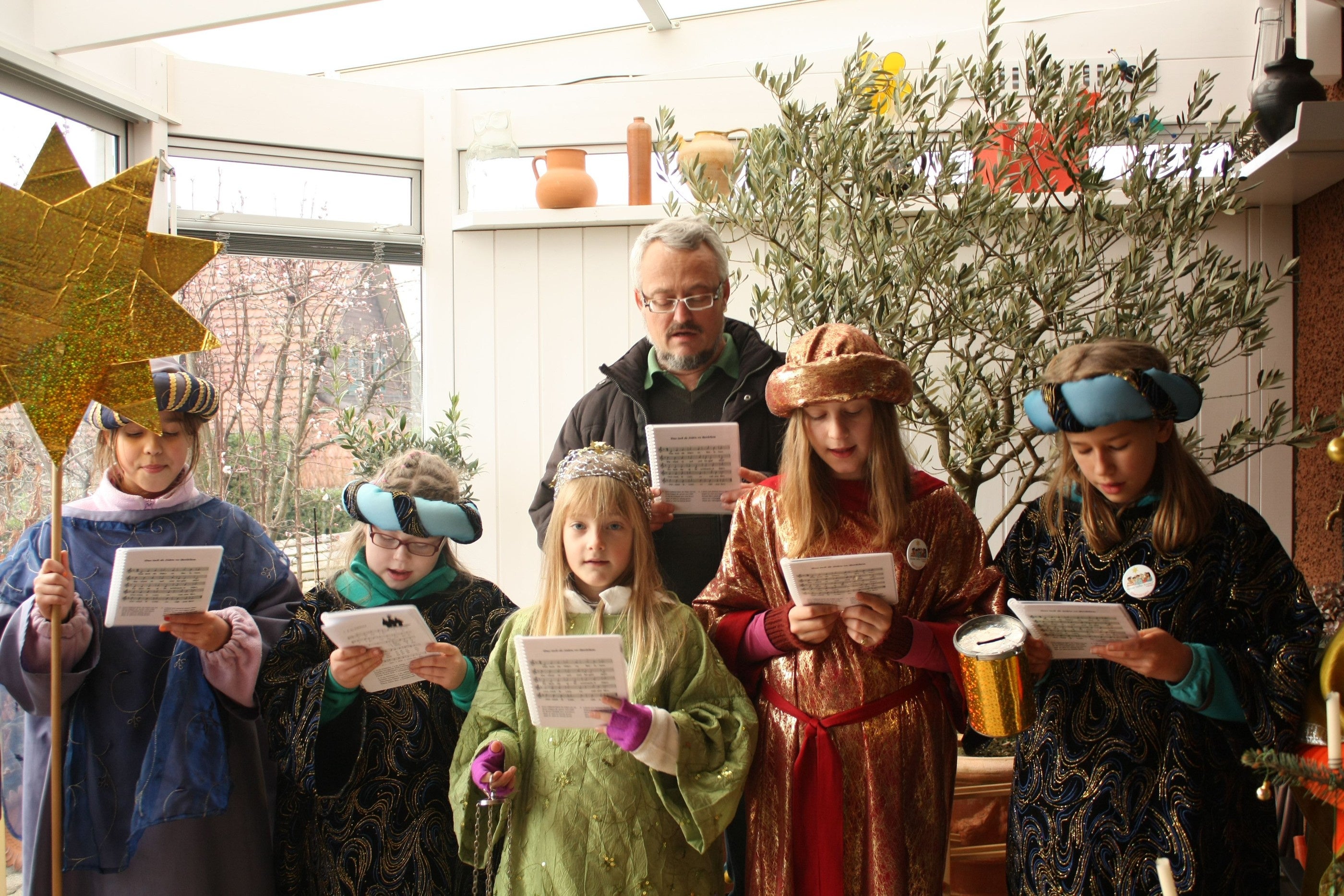 Sternsingen - Die Geroldswiler Sternsinger Segnen Limmattaler Häuser