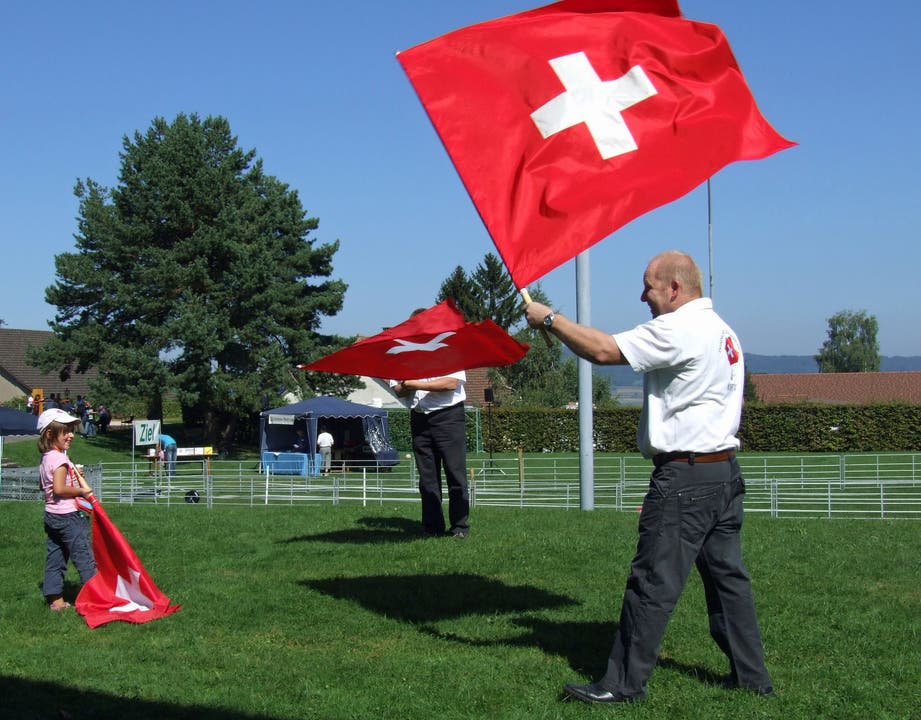 Die Fahnenschwinger-Vereinigung Nordwestschweiz zeigte dem Nachwuchs das Brauchtum
