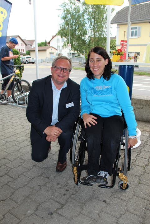 Rollstuhlsportlerin Patricia Keller mit Werner De Schepper