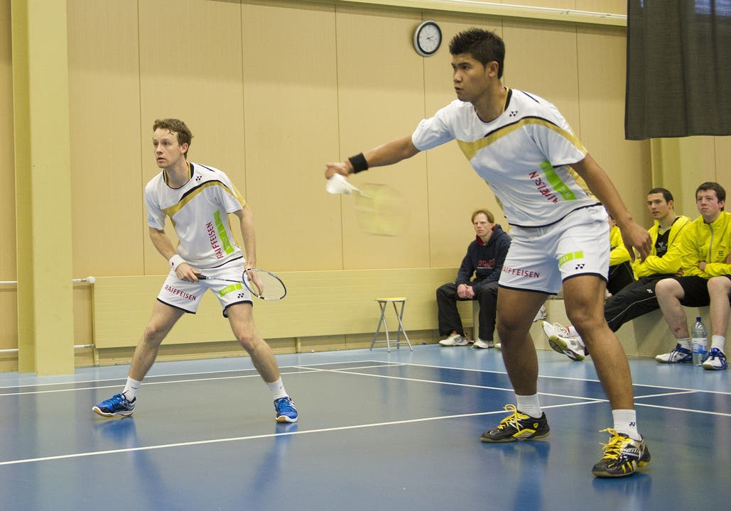  Solothurn's Michael Lahnsteiner (l) und Titon Hustaman während dem NLA-Badmintonspiel zwischen Solothurn und Yverdon