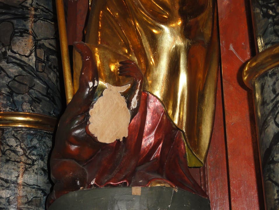 Im luzernischen Müswangen am Lindenberg wurde dem Teufel zu Füssen des heiligen Theodul der Kopf abgesägt
