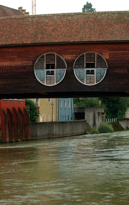 Vinceno Baviera: «Flussoberservatorium» (Holzbrücke Baden)