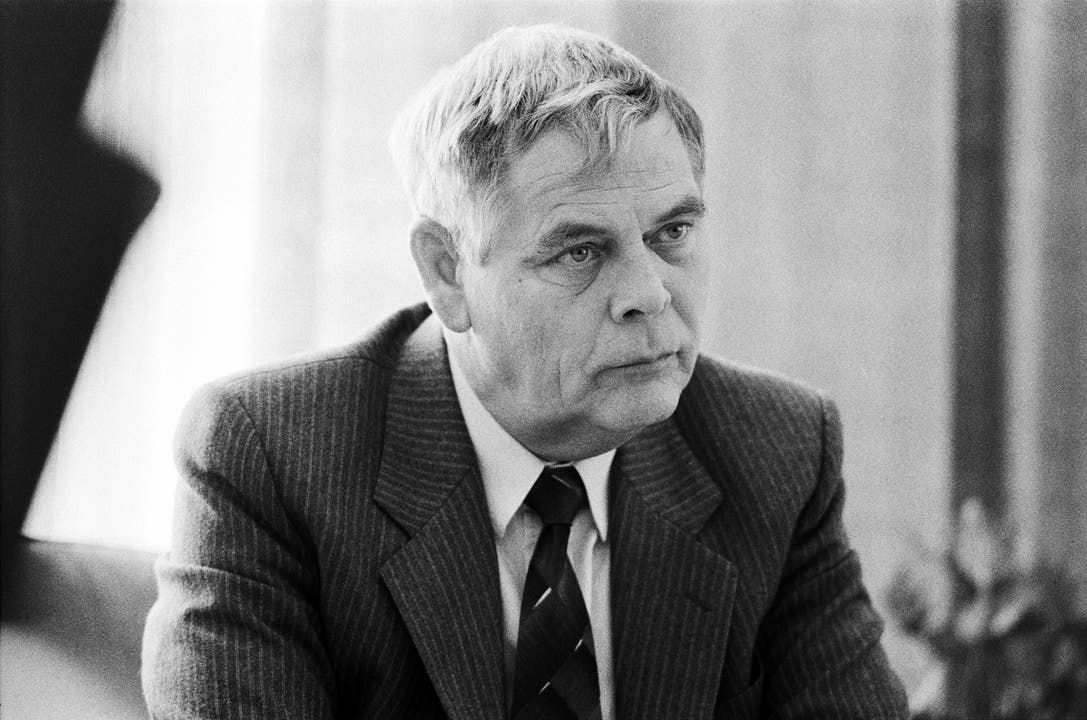 Kadermann der Schweizer Geheimarmee P26 Hans-Rudolf Strasser, Informationschef des Eidgenössischen Militärdepartements, EMD, und Führungsmitglied der Geheimorganisation P-26, aufgenommen im Januar 1990.