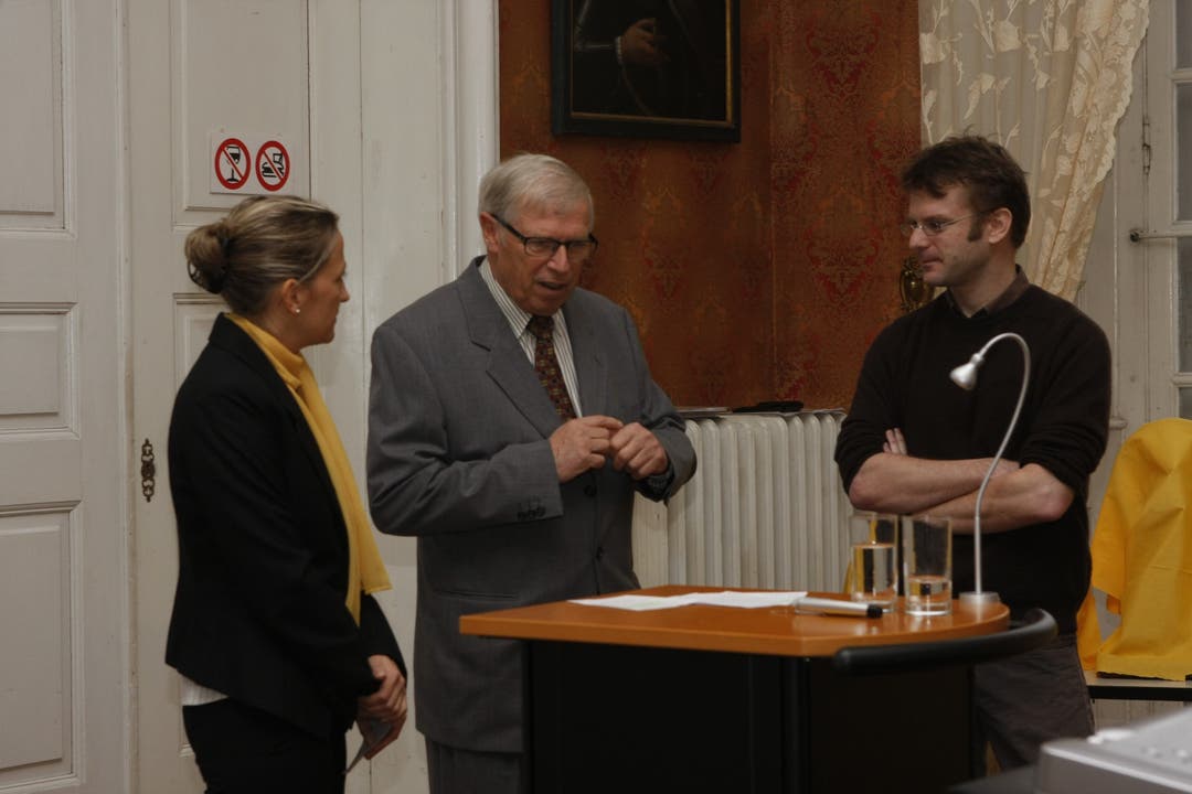  Sandra Hungerbühler (Leiterin Kommunikation Regio Energie), Felix Strässle (CEO Regio Energie) und Erich Weber (Konservator Museum Blumenstein) (Foto: Andreas Kaufmann)