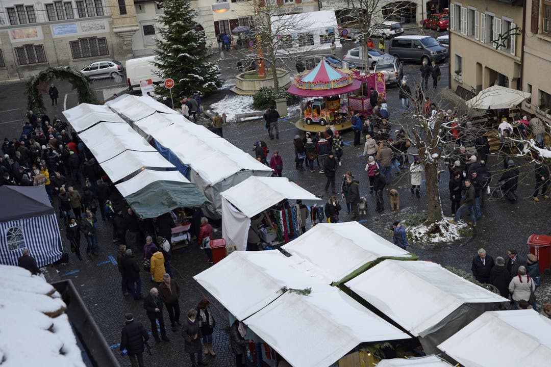 Grosser Weihnachtsmarkt in Bueren an der Aare 022