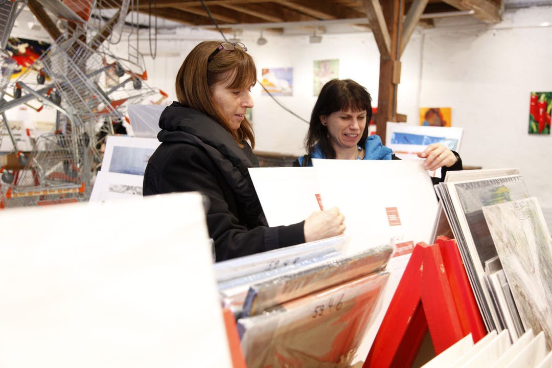 Schlussverkauf und Aufräumarbeiten im Kunstsupermarkt in Solothurn