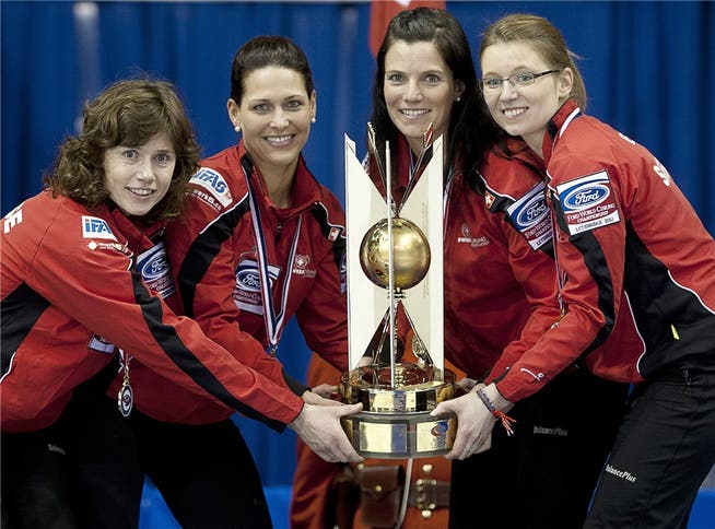 Mirjam Ott, Carmen Schäfer, Carmen Küng und Janine Greiner (von links) streben nach dem WM-Titel eine Olympiamedaille an.keystone