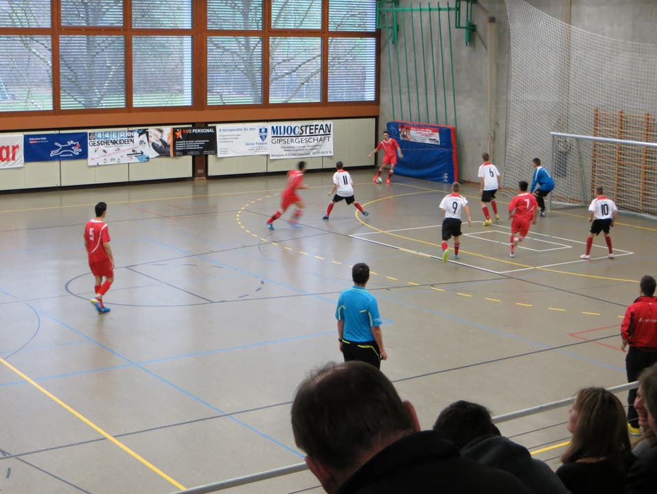 004.JPG Das Spiel FC Dulliken (rotes Dress) und SV Muttenz (weisses Dress)