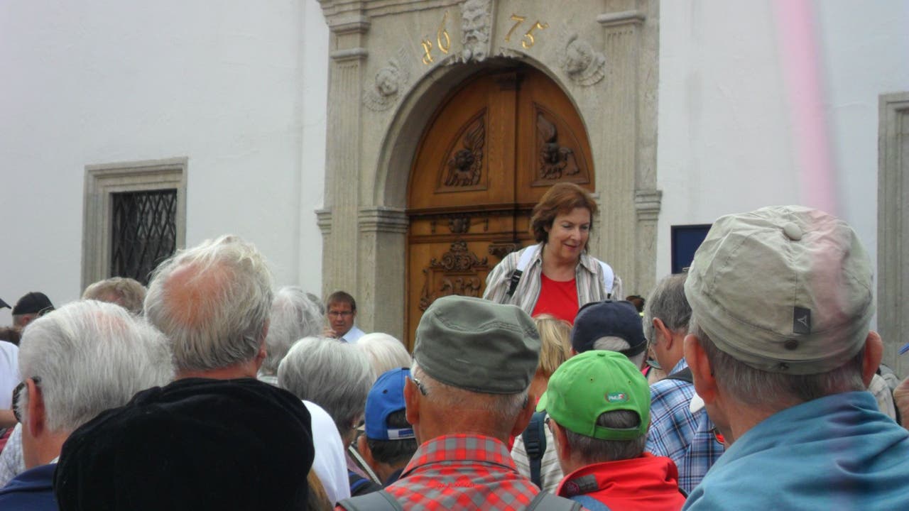Ständerätein Christine Egerszegi bei der Begrüssung der Wanderfreunde