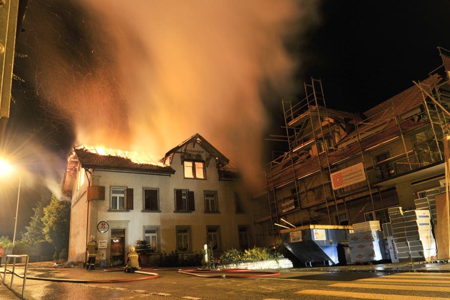  Der Brand im «Helvetia» wurde am 10. Juli 2011 kurz nach 2.30 Uhr gemeldet.
