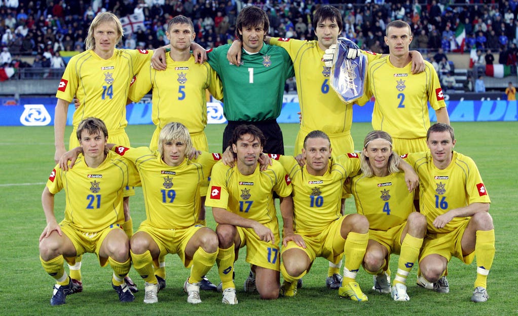 N wie Neuling Der einzige Neuling an der Euro 2012 ist die Ukraine. Die Osteuropäer haben zwar auch schon an einer WM teilgenommen – und 2006 die Schweiz im Achtels-Final im Elfmeterschiessen besiegt. Noch nie war die Ukraine aber an einer EM dabei.