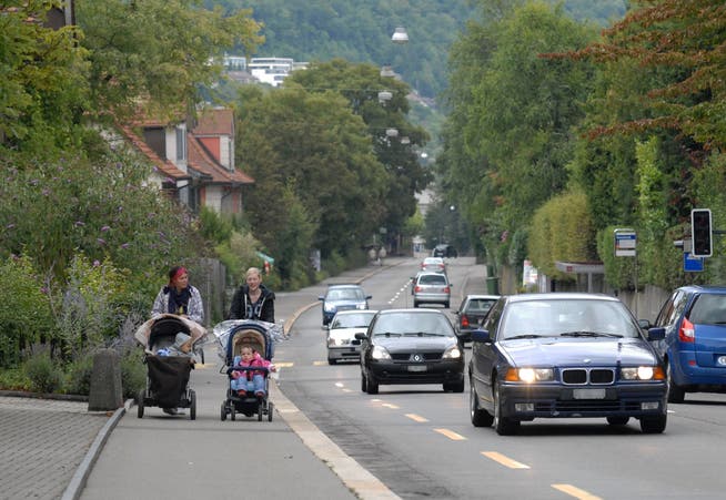 Der Verkehr auf den Kantonsstrassen (hier die Mellingerstrasse) belastet die Lebensqualität.