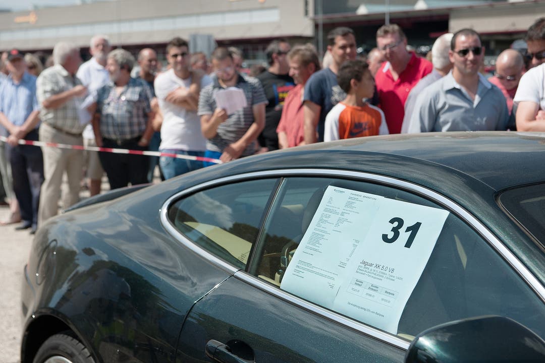 Doch nicht alle fanden ihr Wunschauto: Autohändler kritisierten die hohen Startpreise