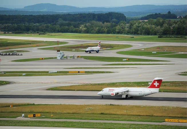 Die Pisten auf dem Flughafen Zürich müssen verlängert werden, wenn es nach den Flughafen-Verantwortlichen geht.
