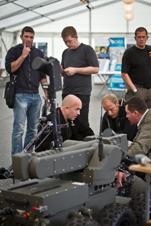 Robotermesse M-ELROB auf dem Waffenplatz in Thun, wo unter Anderem ein ferngesteuertes Fahrzeut (Eagle) gezeigt wurde