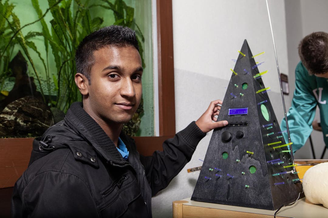 Schüler bauen Digitalradios im Unterricht