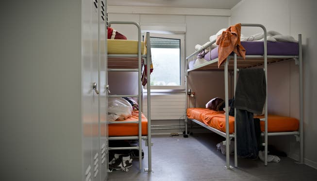 Ein Zimmer von vier Jungesellen in der Asylunterkunft Birmensdorf (Archiv/Symbolbild)