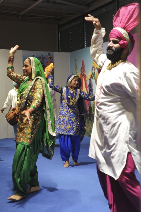 Tanzshow der Punjabi Folk Dance Company