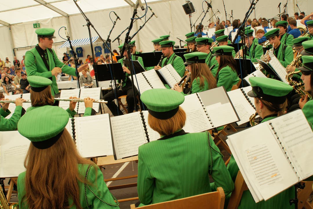 Am Weltjugendmusik Festival spielte die Stadtjugendmusik Dietikon auf der DRS Musigwelle