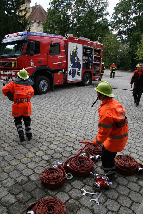 Löschübung mit dem Tanklöschfahrzeug der Feuerwehr Windisch-Hausen-Habsburg