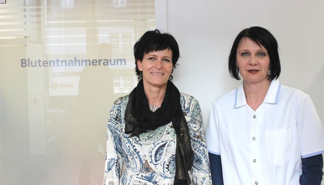 Helen Frey, Leiterin Kundendienst, und Priska Müller, Bereichsleiterin des Labors.