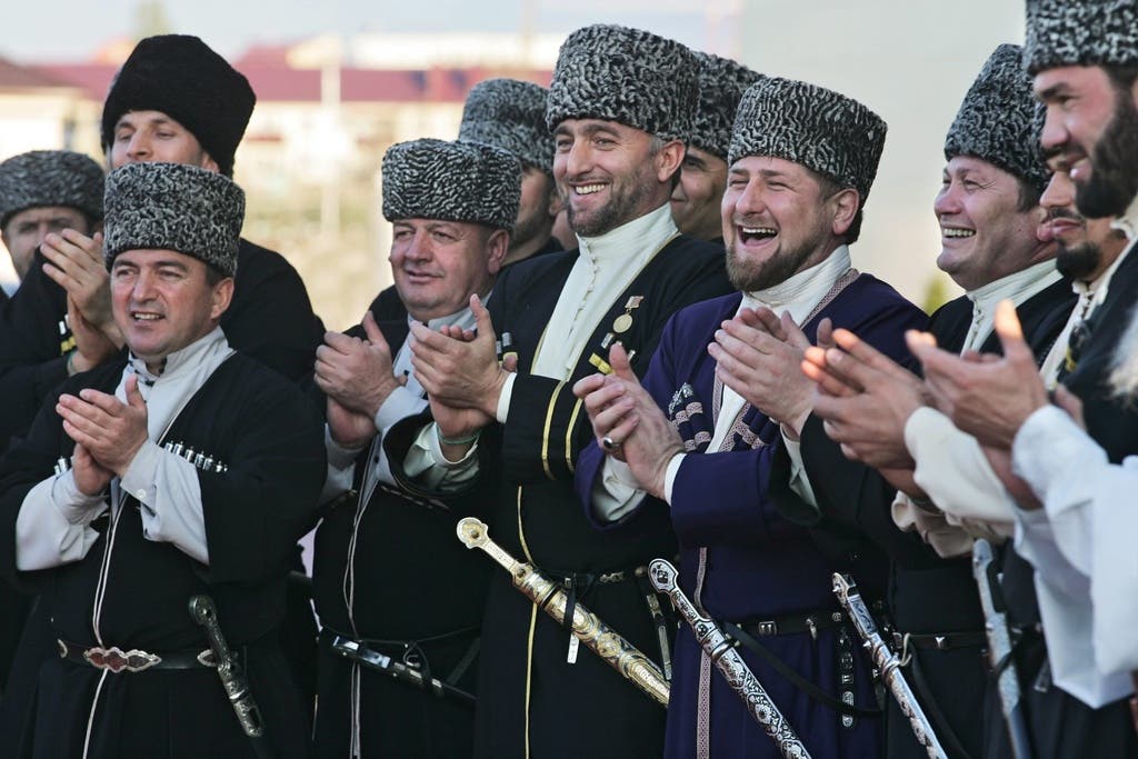  Ramsan Kadyrow trägt die Fellmütze wie sein Vater.