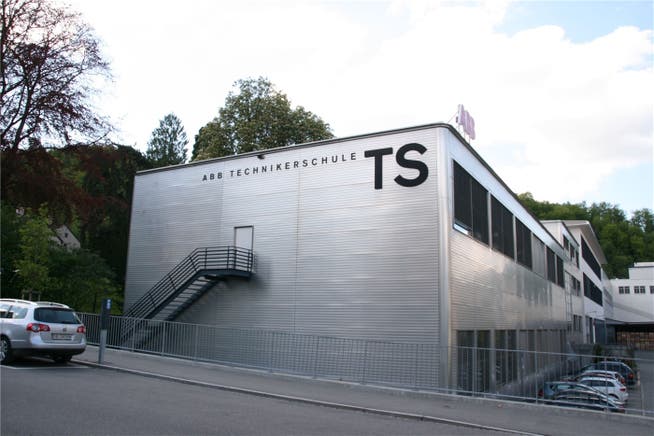 Die ABB Technikerschule befindet sich an der Ecke Wiesen-/Martinsbergstrasse am Rande des Industriegebietes Baden Nord.
