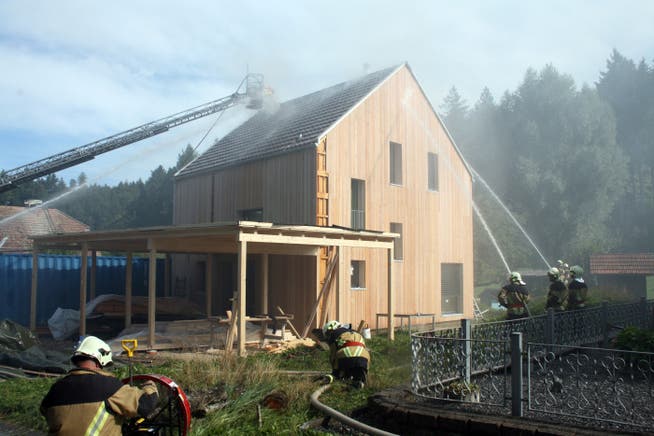 Die Feuerwehren Zofingen und Brittnau löschten den Brand in einem Haus, das in rund einer Woche hätte bezogen werden können.