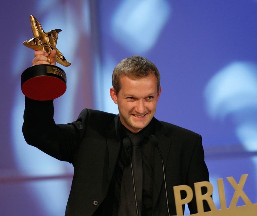 Simon Enzler erhält 2009 den Prix Walo in der Kategorie Comedy