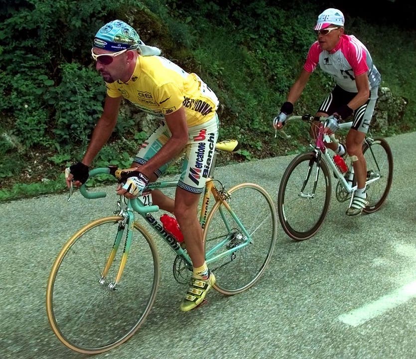 Bevor Jan Ullrich im Kampf gegen Lance Armstrong den Kürzeren zog, verlor er 1998 auch ein spannendes Duell gegen den Piraten Marco Pantani (links).