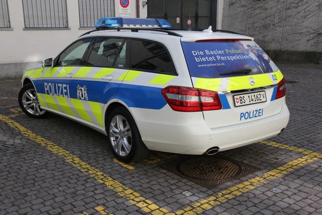In das Design ihrer Streifenwagen hat die Basler Polizei nun signalgelb miteinbezogen