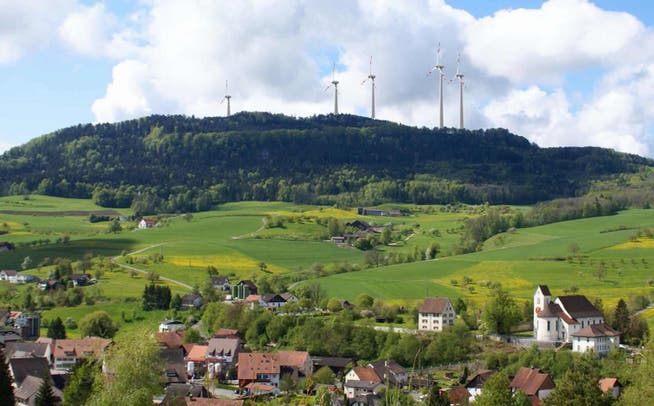 Geplanter Windpark Burg bei Oberhof und Kienberg von Wölflinswil aus gesehen.