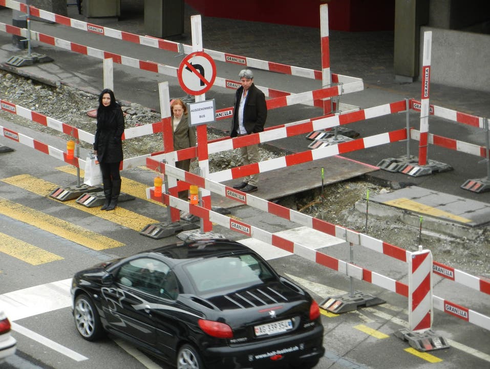 Verkehrssituation in Baden Die Wartenzeiten halten sich auch für Fussgänger in Grenzen