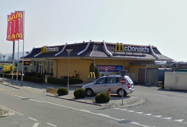 MacDonalds in Egerkingen: Auf diesem Parkplatz schoss der 45-Jährige auf den Mann.