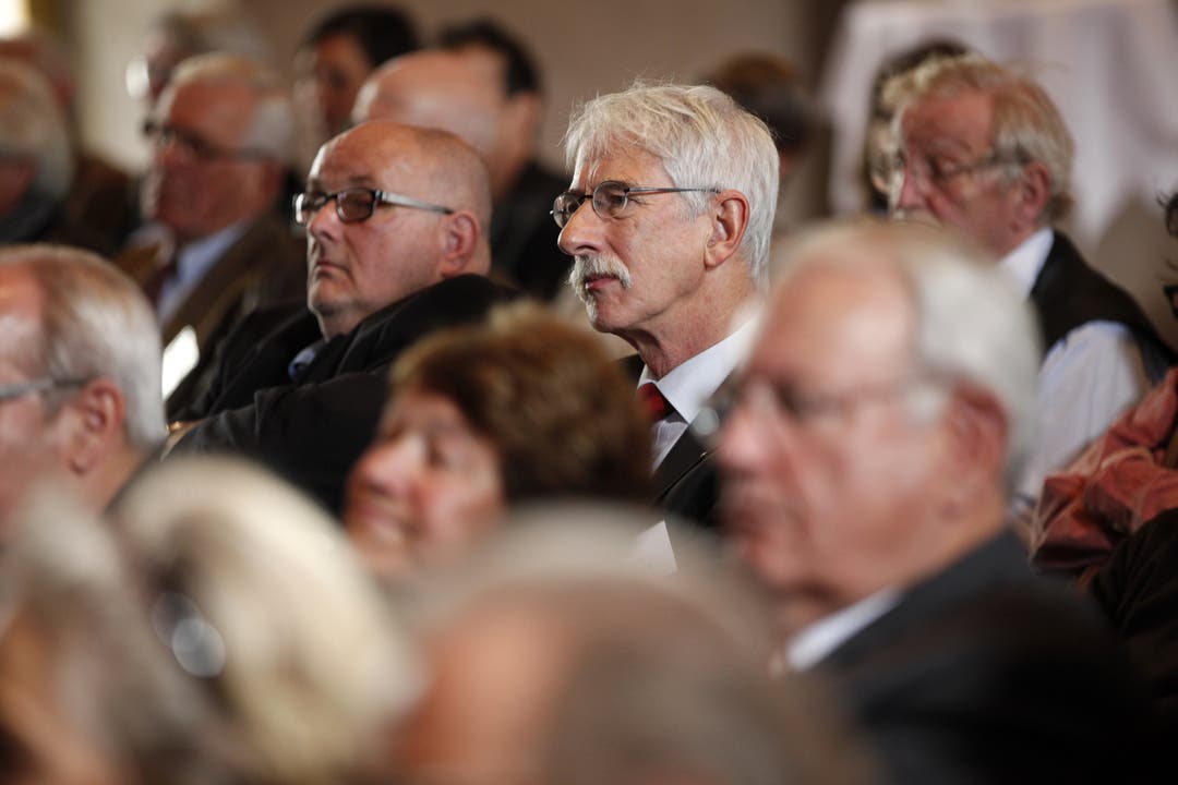 Regierungsrat Klaus Fischer sitzt im Publikum