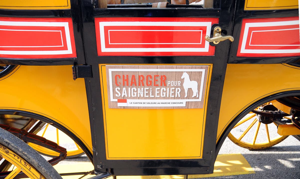 «Charger pour Saignelégier» steht auf den Kutschen