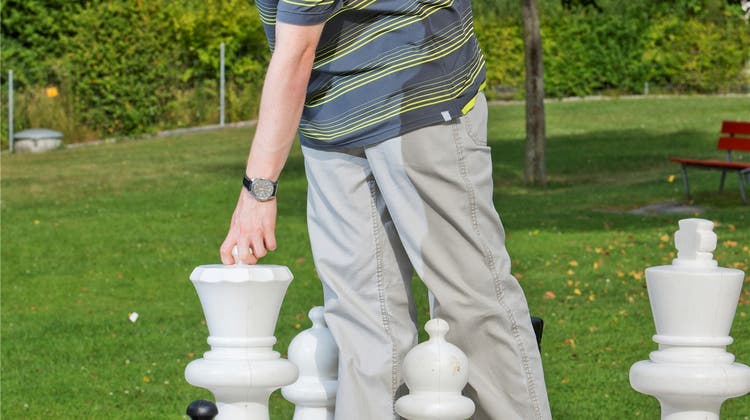 Dieser junge Mann setzt selbst Grossmeister Schachmatt