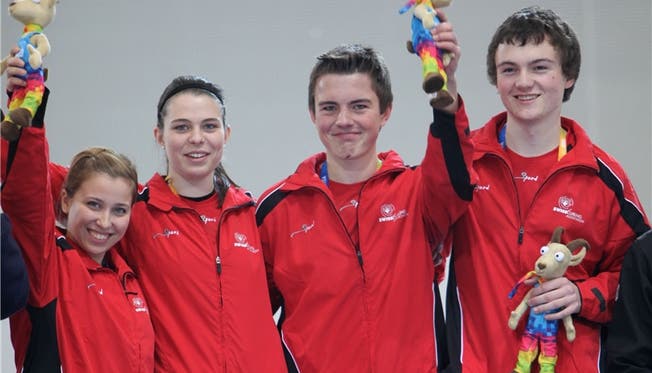 Glückliche Olympiasieger: Elena Stern, Lisa Gisler, Romano Meier und Michael Brunner (von links). Richard Gray/Zvg