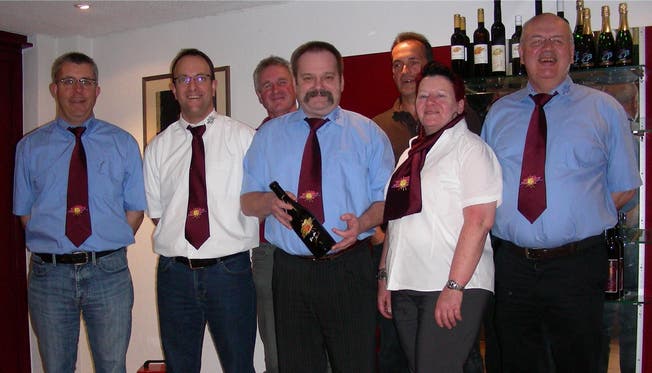 Der Vorstand der Weinbaugenossenschaft (von links): Claude Venturini, Thomas Slavicek, Ernst Tschümmy, Felix Zehnder (Präsident), Meinrad Würsch, Pia Zehnder und Marcel Biland (Kellermeister). Dieter Minder
